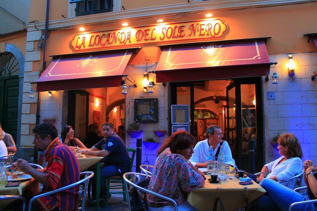 Locanda Del Sole Nero San Terenzo Exterior foto